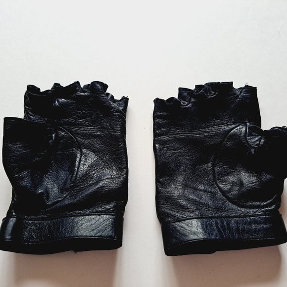 Chanel Lambskin Leather Black CC Quilted Fingerless Gloves Size 7 - Picture 5 of 12